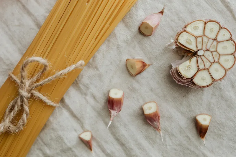 The Stinking Rose Revolution: How Immigrant Kitchens Secretly Converted America to Garlic