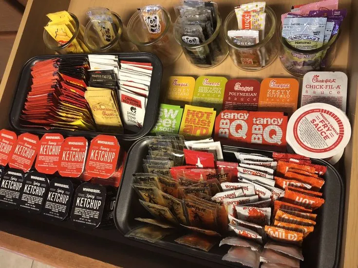 The Tiny Foil Packet That Quietly Rewrote the Rules of Eating Out